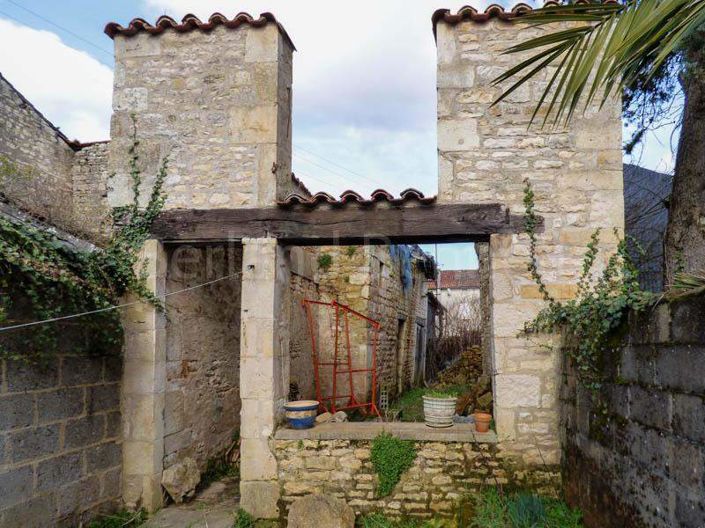 Image No.10-3 Bed House for sale