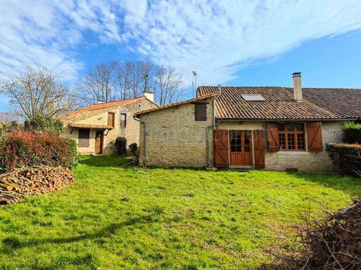 Image No.1-Maison de 1 chambre à vendre à Sauzé-Vaussais