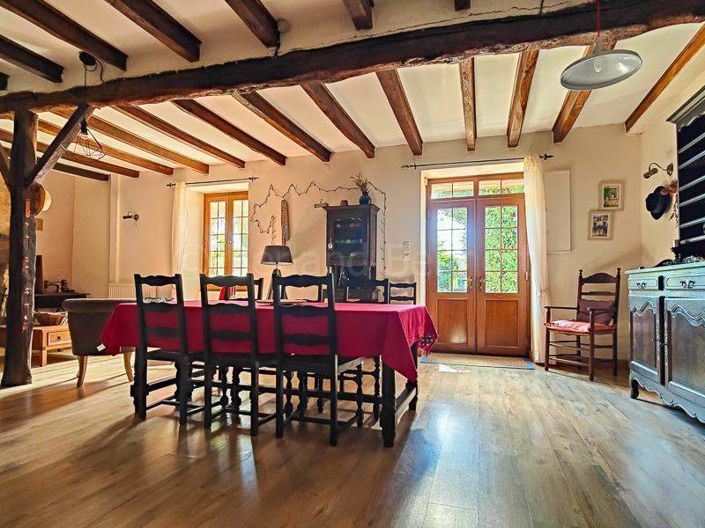 Image No.20-7 Bed House for sale