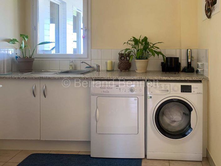 Image No.10-8 Bed House for sale