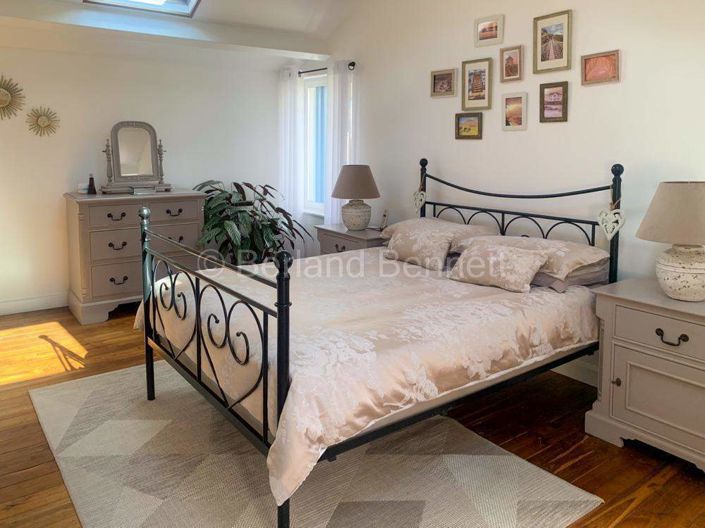 Image No.12-8 Bed House for sale