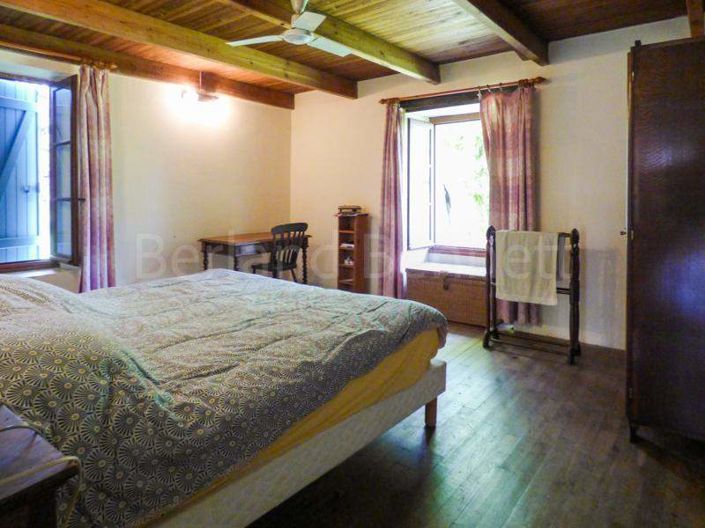 Image No.8-5 Bed House for sale