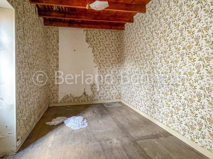 Image No.11-7 Bed House for sale