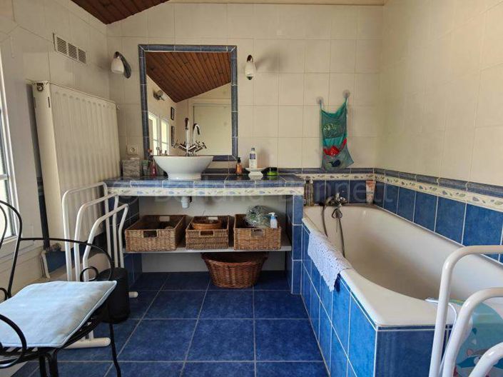 Image No.17-4 Bed House for sale