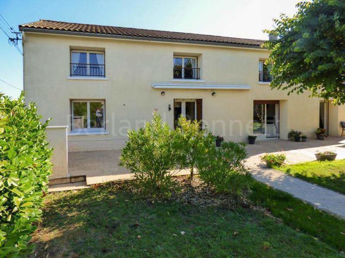 Image No.1-4 Bed House for sale