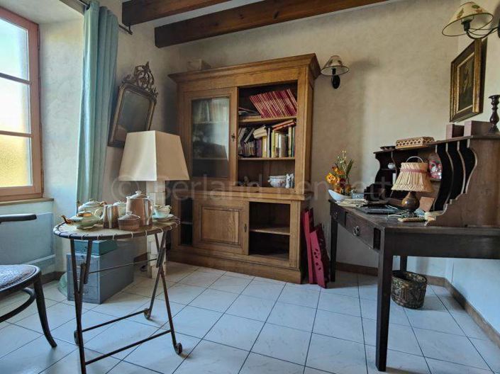 Image No.10-4 Bed House for sale