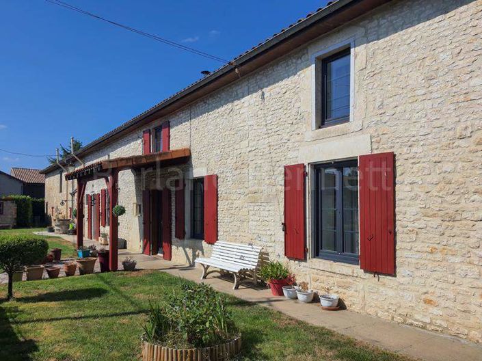 Image No.2-4 Bed House for sale