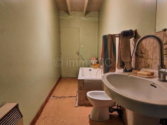 Image No.8-2 Bed House for sale