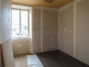 99ac0237-24a9-49fe-7054-43839063b18e