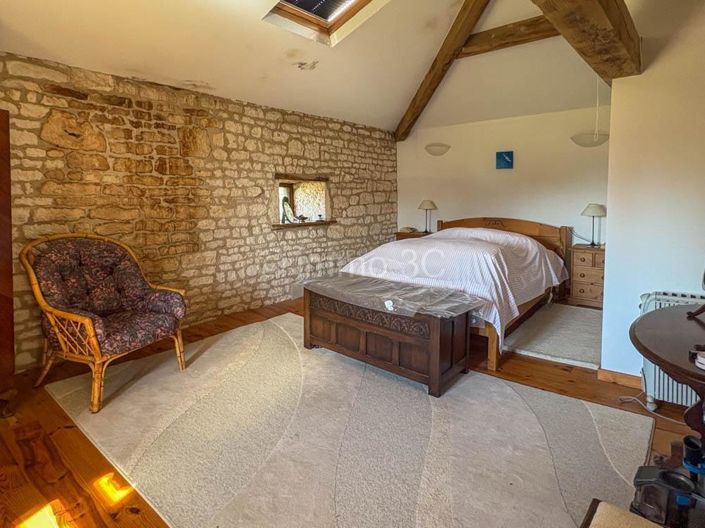 Image No.10-3 Bed House for sale