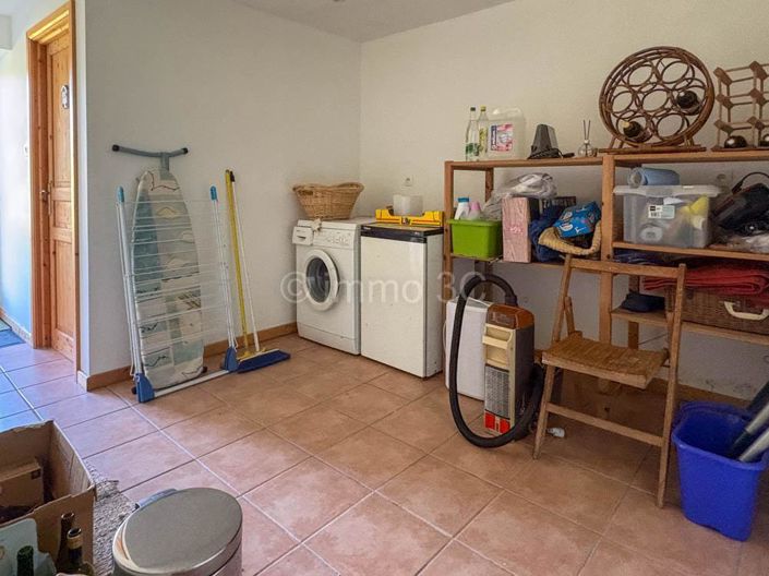 Image No.8-3 Bed House for sale