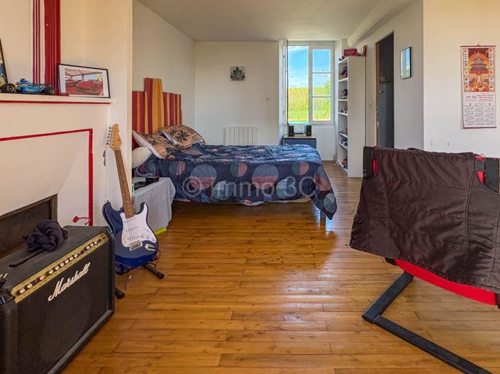 Image No.11-3 Bed House for sale