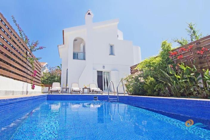 Image No.1-3 Bed Villa / Detached for sale