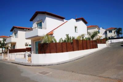 Villa / Détaché de 3 chambres à vendre à Pernera