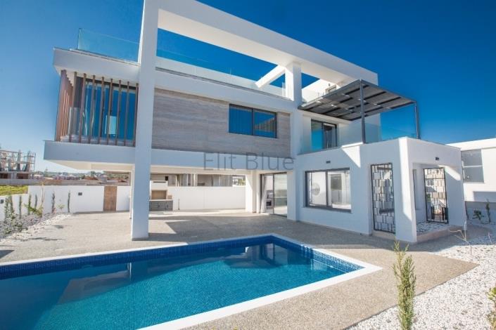 Image No.1-3 Bed Villa / Detached for sale
