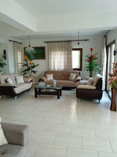 Image No.1-4 Bed House for sale