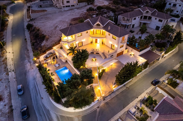 Image No.1-6 Bed House for sale