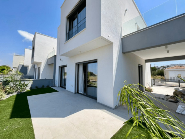 Image No.1-3 Bed House for sale