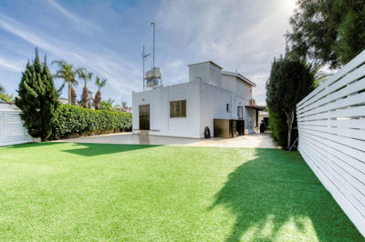 1 - Ayia Thekla, Maison