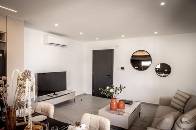 e8d08dec-4bfb-46a8-923f-5361697abab3