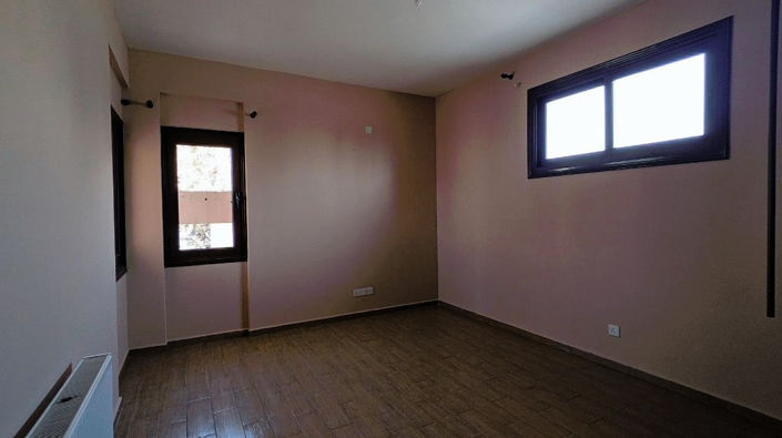 Image No.11-3 Bed House for sale