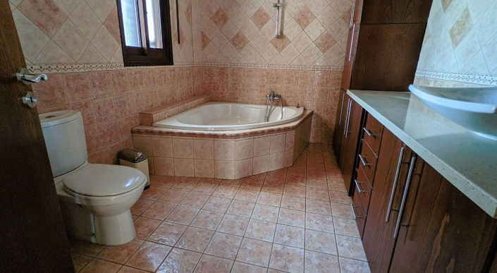 Image No.15-3 Bed House for sale