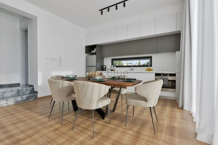 Image No.17-3 Bed House for sale