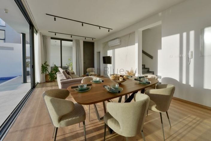 Image No.18-3 Bed House for sale