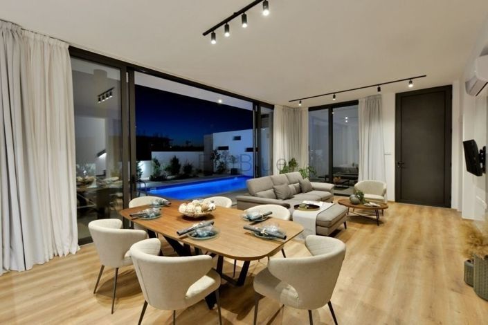 Image No.8-3 Bed House for sale