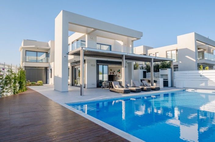 Image No.2-4 Bed House for sale