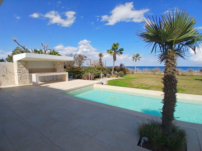 Image No.1-4 Bed House for sale