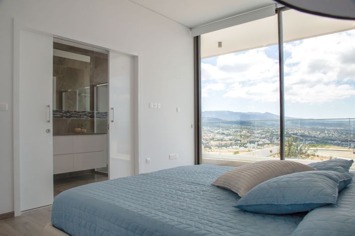 Image No.25-4 Bed House for sale