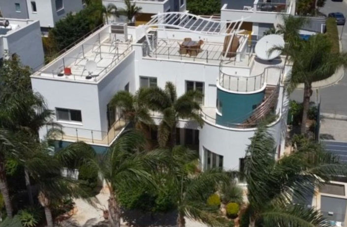 Image No.1-4 Bed House for sale