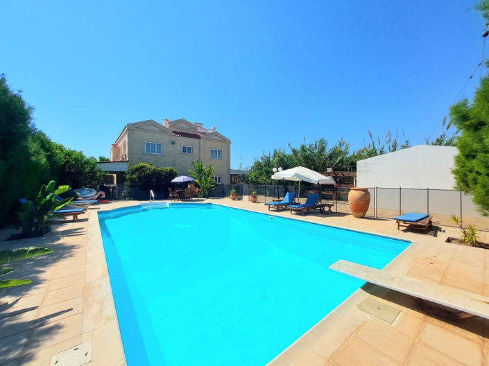 Image No.1-4 Bed House for sale