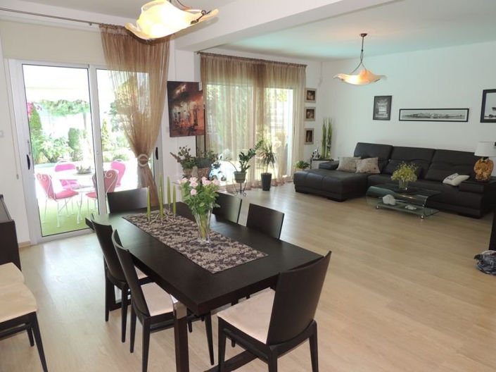 Image No.1-5 Bed House for sale