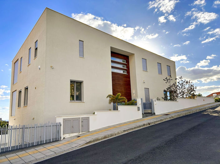 Image No.2-7 Bed House for sale