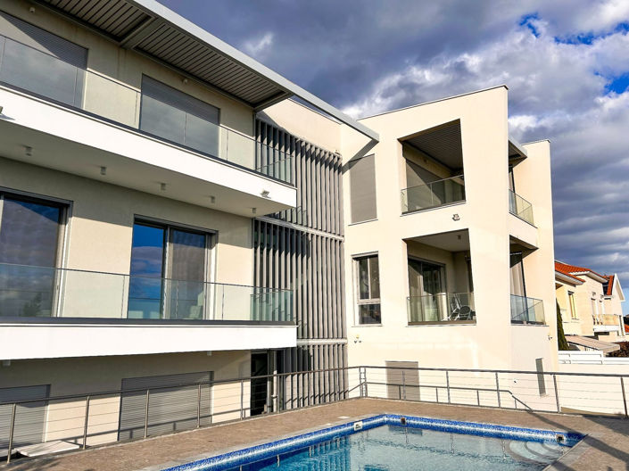 Image No.8-7 Bed House for sale