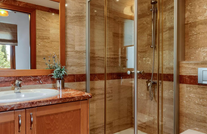 Image No.19-5 Bed House for sale