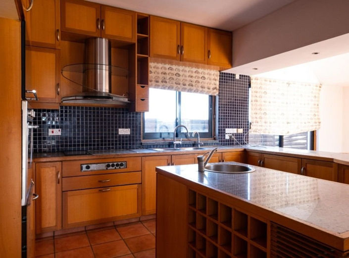 Image No.9-4 Bed House for sale