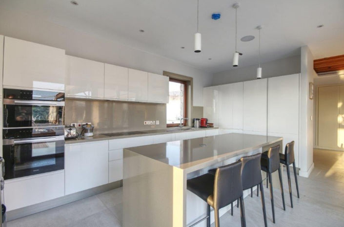 Image No.11-6 Bed House for sale