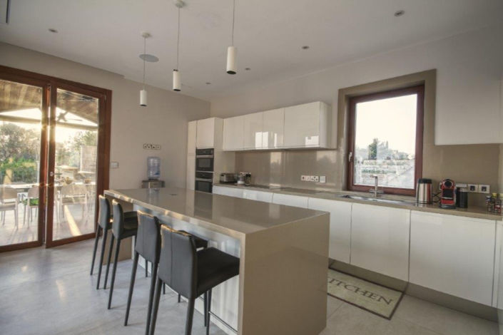 Image No.12-6 Bed House for sale