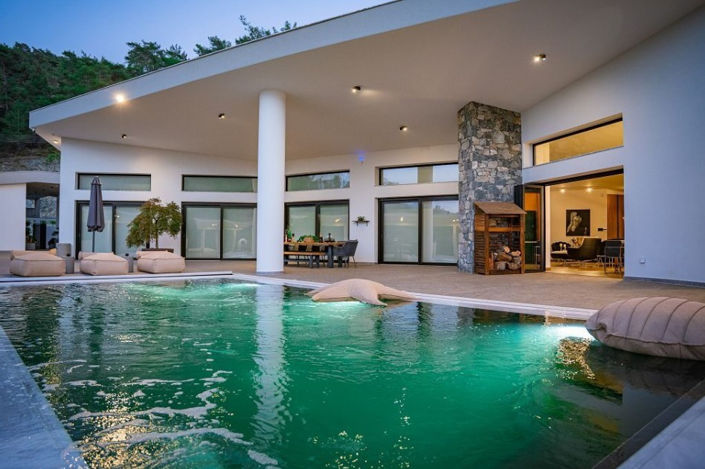 Image No.1-6 Bed House for sale