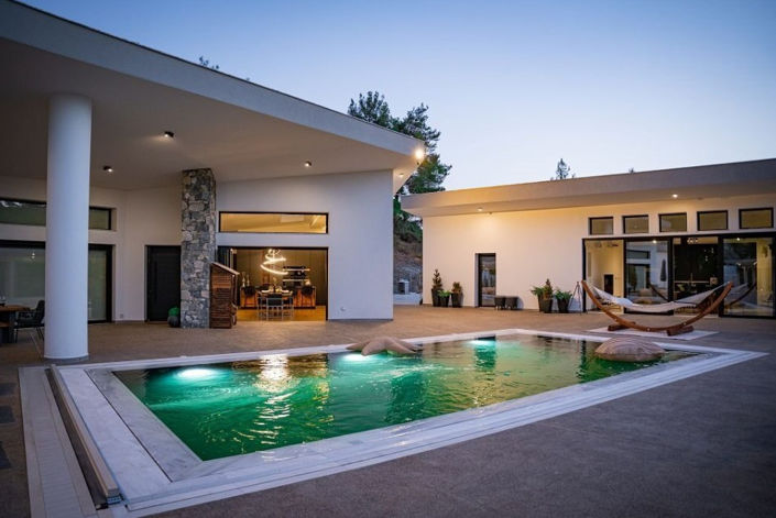 Image No.2-6 Bed House for sale