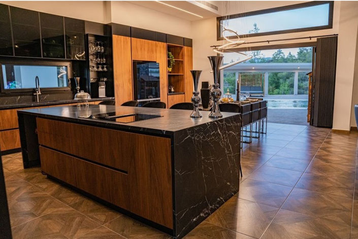 Image No.21-6 Bed House for sale