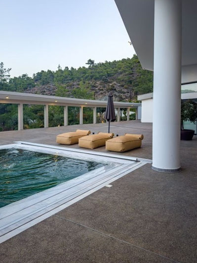 Image No.5-6 Bed House for sale