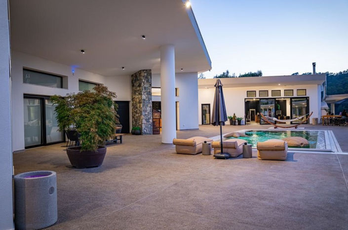 Image No.6-6 Bed House for sale