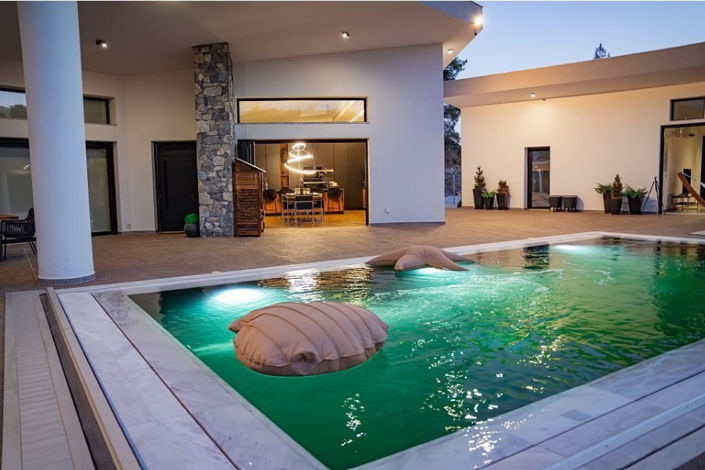 Image No.8-6 Bed House for sale