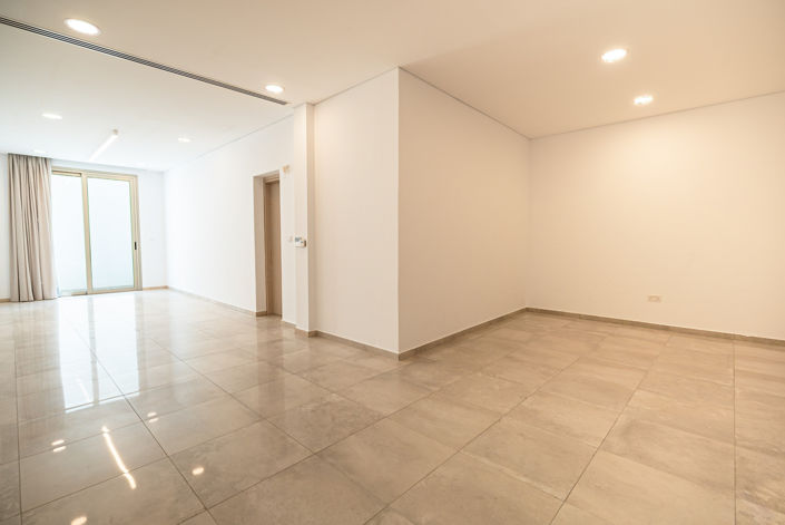 Image No.18-4 Bed House for sale