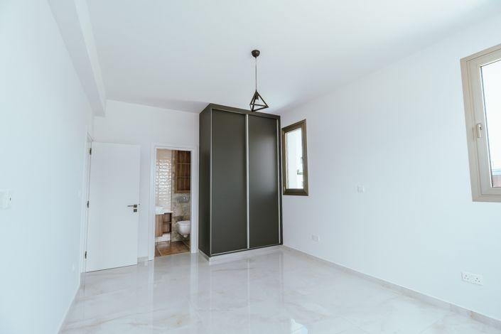 Image No.21-3 Bed Apartment for sale