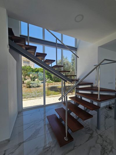 Image No.17-3 Bed House for sale